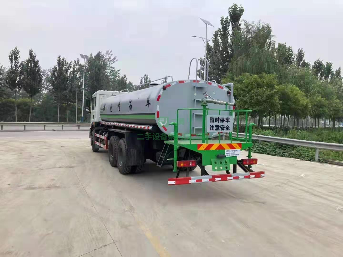 出售一臺東風(fēng)華神T5康明斯發(fā)動機(jī)245馬力20立方灑水車