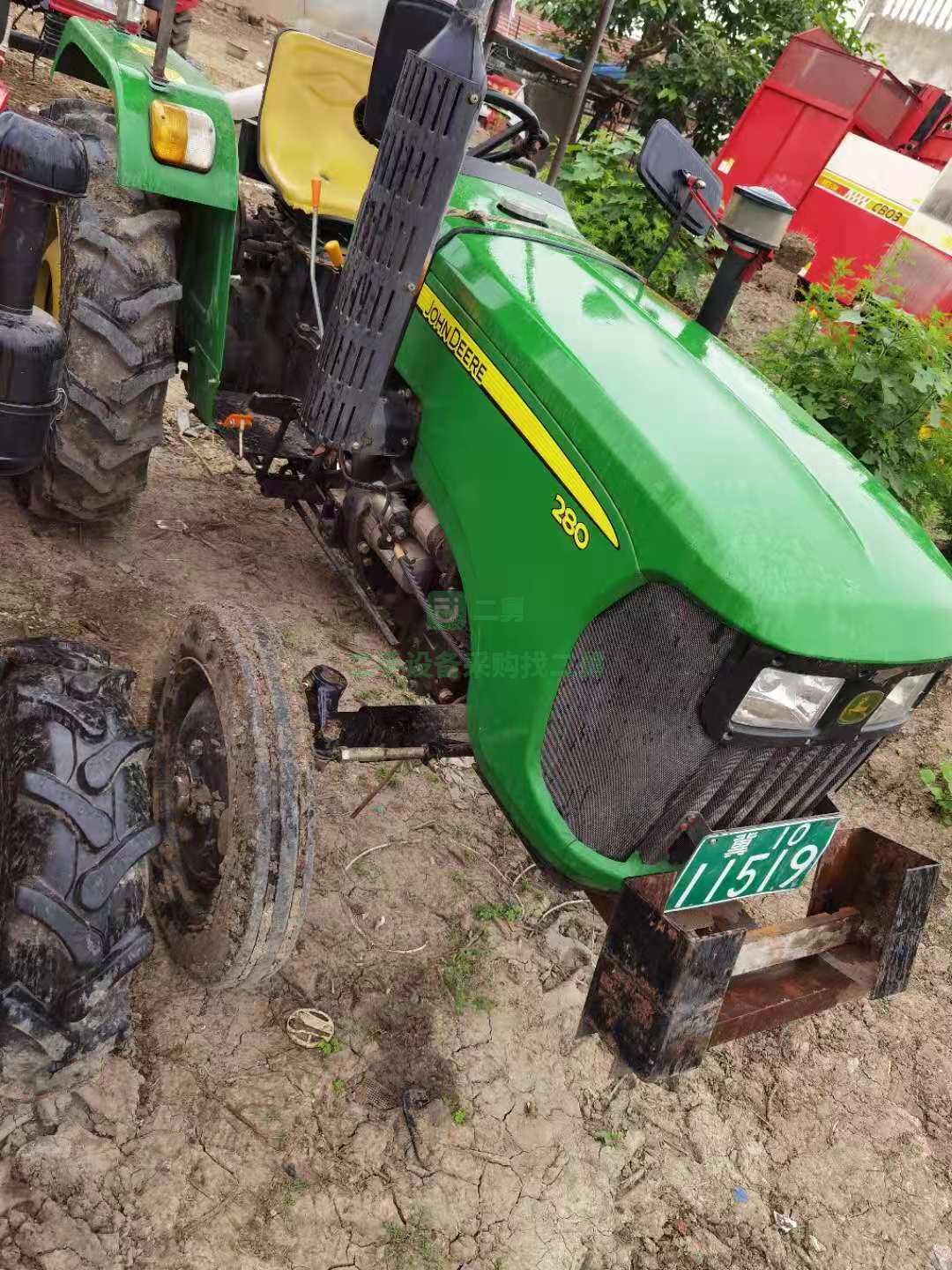 出售一臺300型號拖拉機  兩臺打包 價格優(yōu)惠