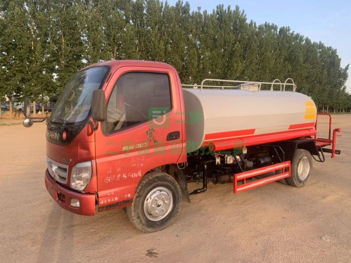 出售極品新款福田奧鈴，5立方灑水車，配備朝柴4102發(fā)動機(jī)