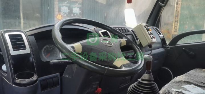 出售二手九成新的凱馬5方后掛桶藍牌壓縮垃圾車
