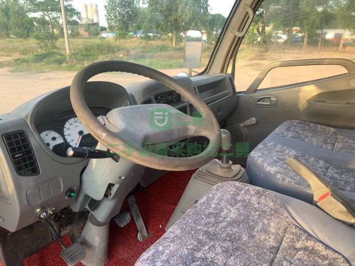 出售極品新款福田奧鈴，5立方灑水車，配備朝柴4102發(fā)動機(jī)