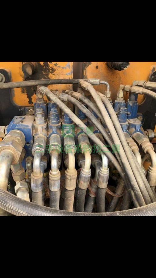 出售二手16年的雷沃65V8挖掘機