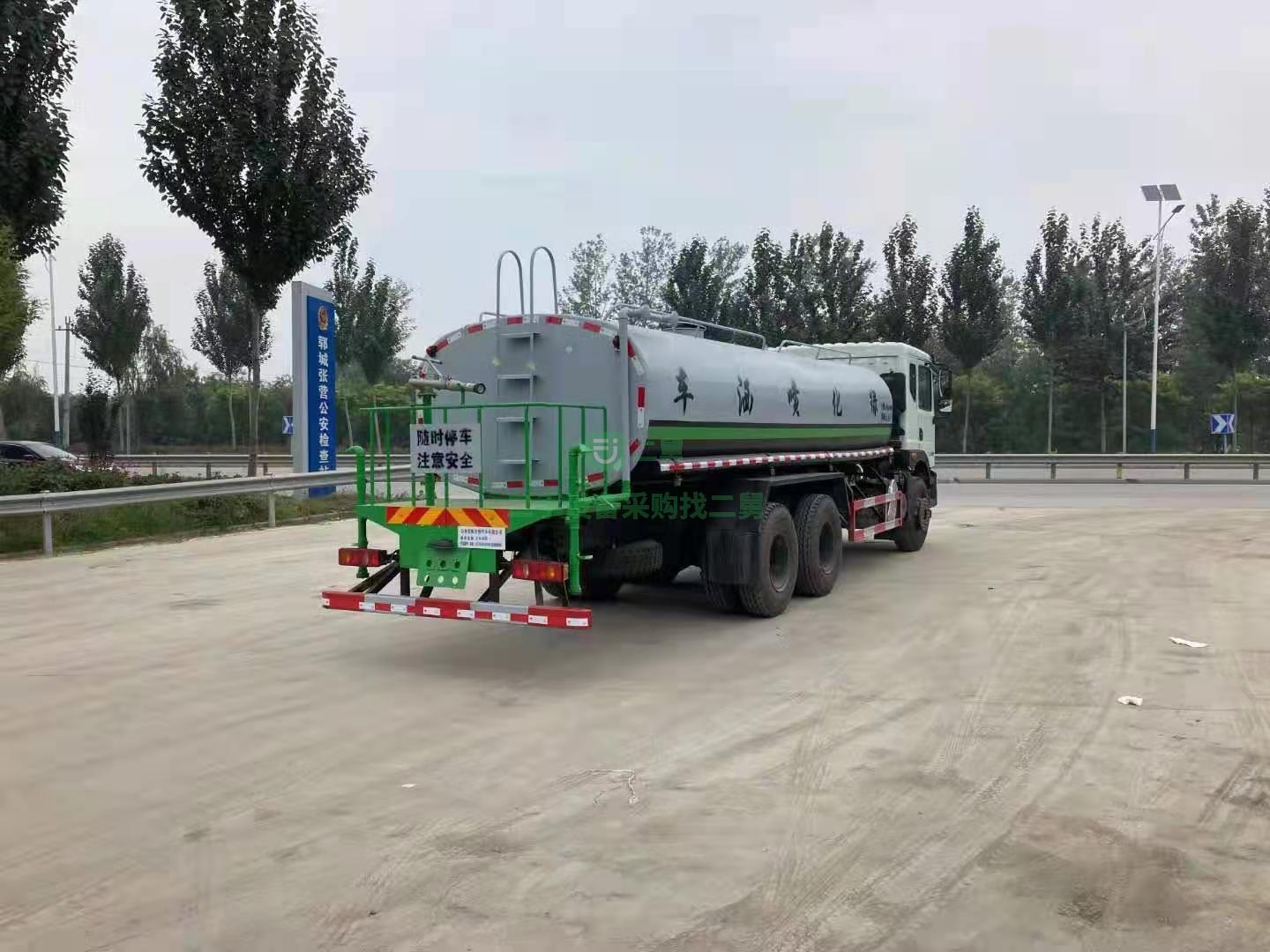 出售一臺東風(fēng)華神T5康明斯發(fā)動機(jī)245馬力20立方灑水車