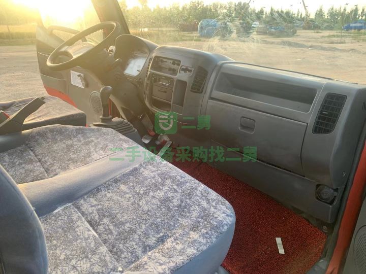 出售極品新款福田奧鈴，5立方灑水車，配備朝柴4102發(fā)動機(jī)