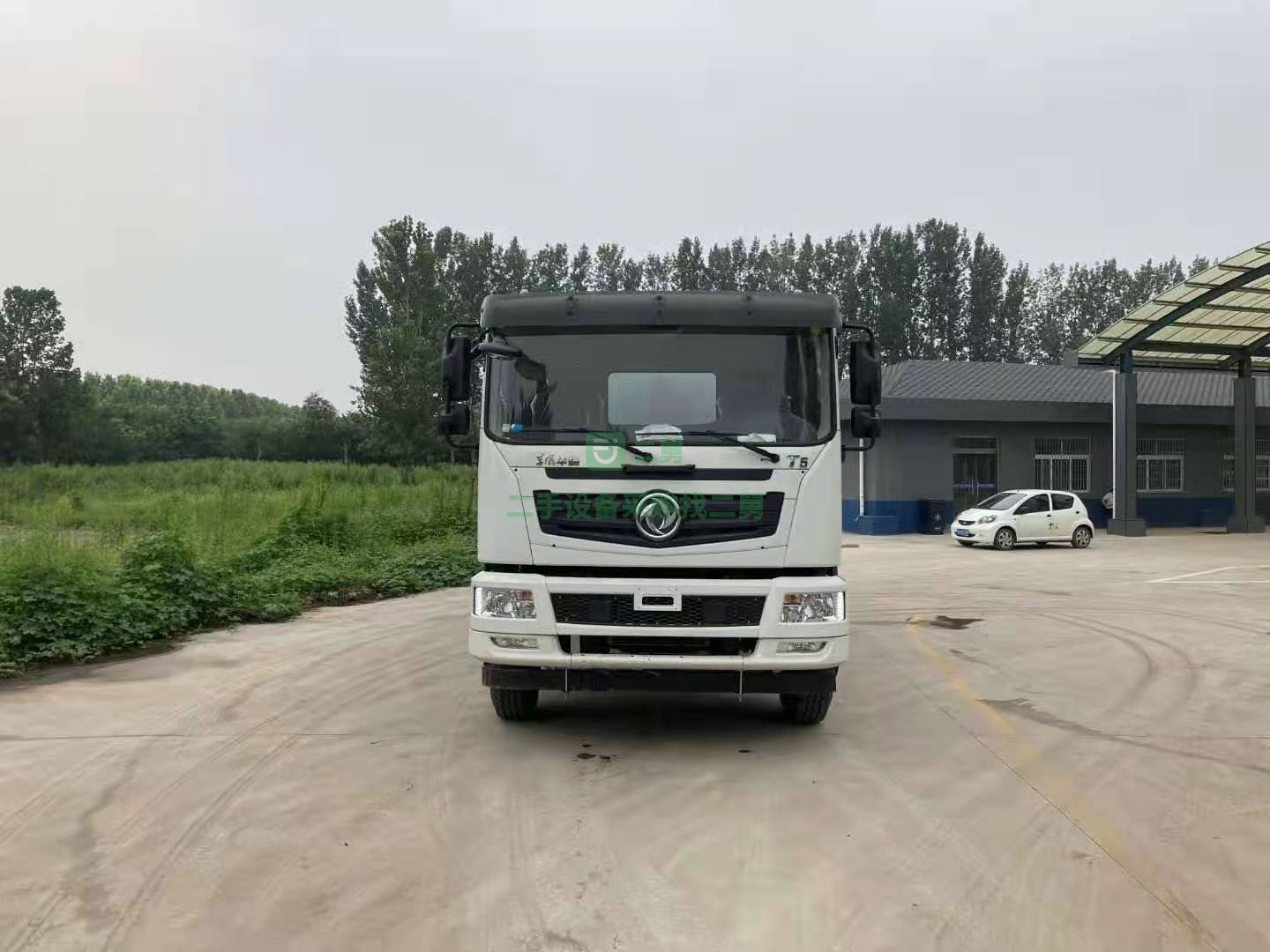 出售一臺東風(fēng)華神T5康明斯發(fā)動機(jī)245馬力20立方灑水車