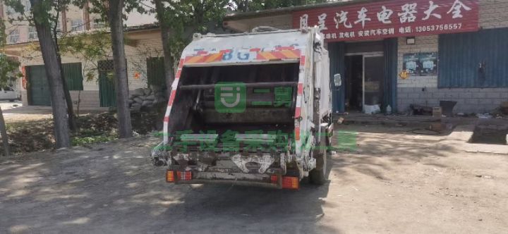 出售二手九成新的凱馬5方后掛桶藍牌壓縮垃圾車