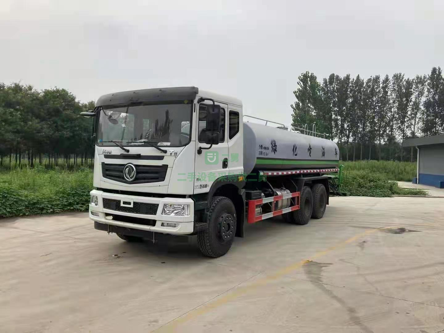 出售一臺東風(fēng)華神T5康明斯發(fā)動機(jī)245馬力20立方灑水車