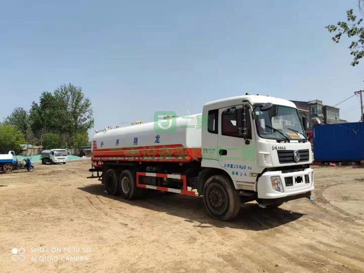 出售二手九成新的東風專用底盤22方灑水車
