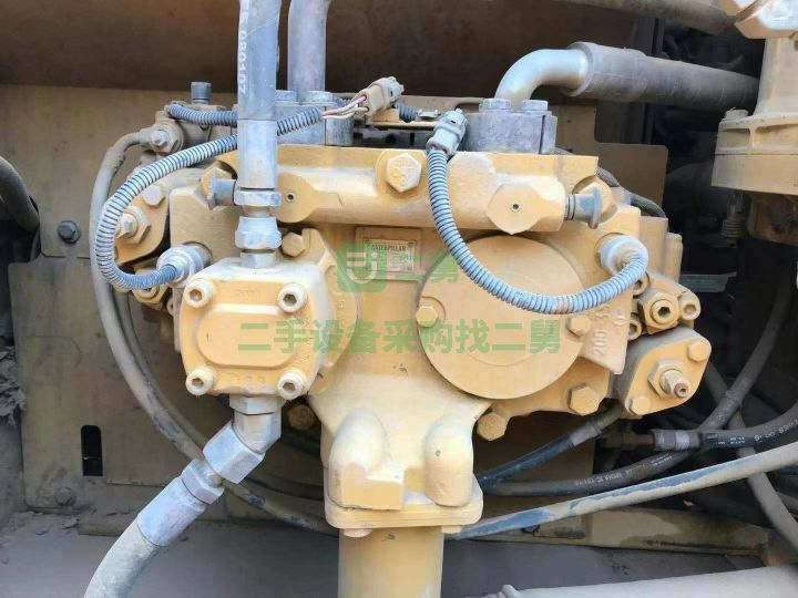 出售18年報關土方車卡特320D2挖掘機