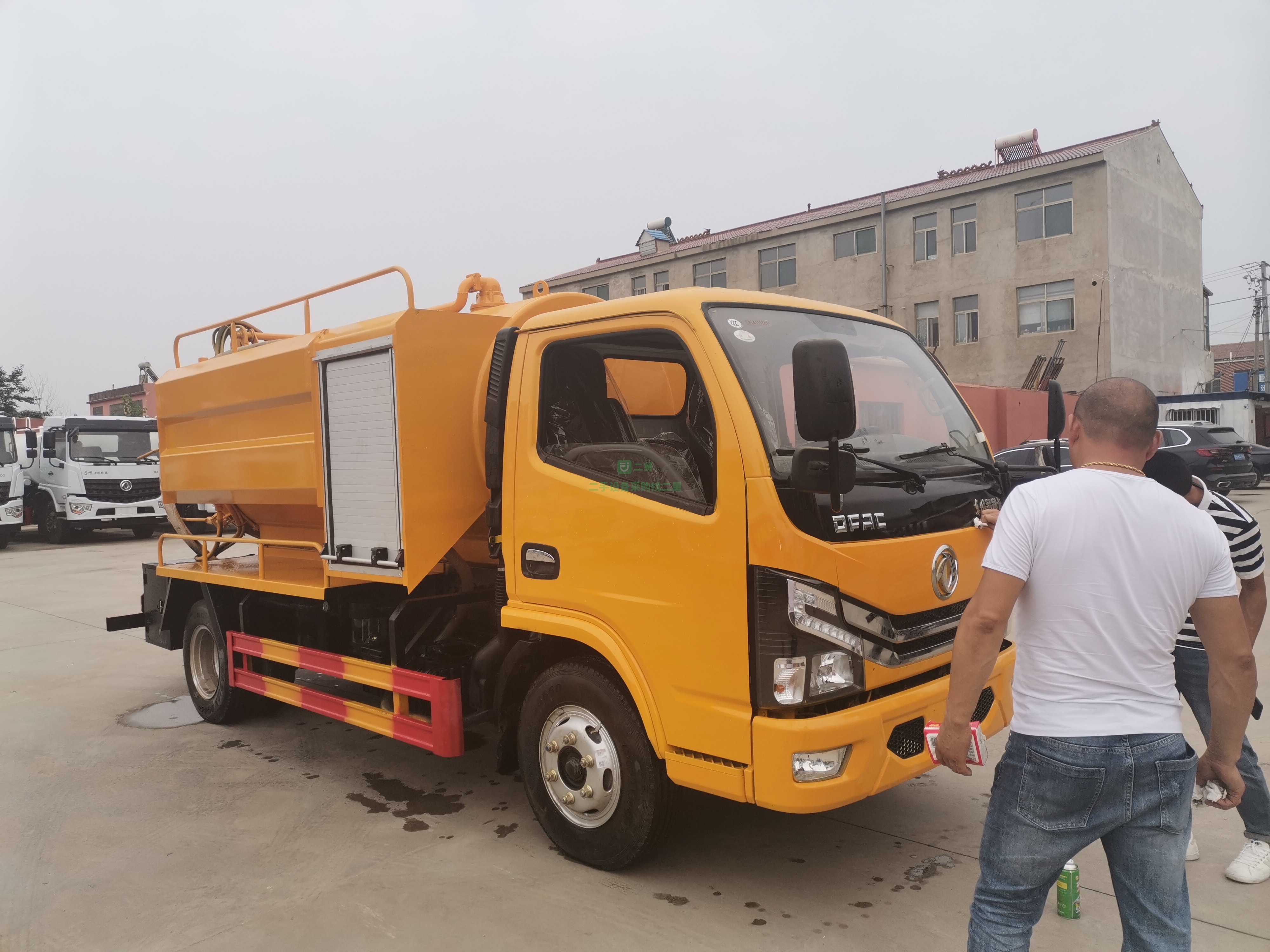 出售國六東風(fēng)多利卡D6清洗吸污車油循環(huán)吸污泵德國品浮高壓清洗泵60馬力高壓清洗管