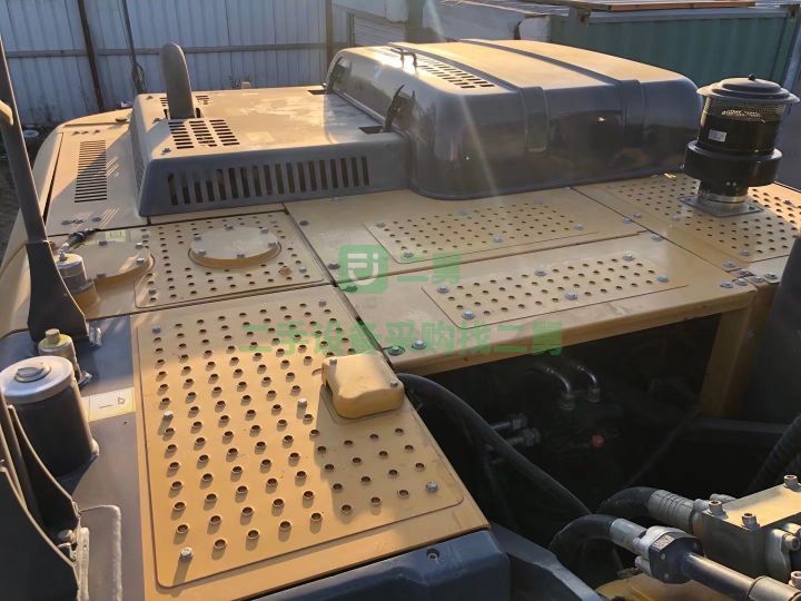 出售二手九成新的徐工370D準新車挖掘機