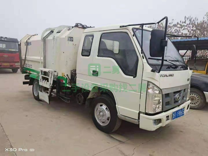 出售二手5噸藍(lán)牌多功能掛桶垃圾車內(nèi)推鏟