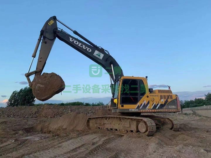 出售二手九成新的沃爾沃210挖掘機
