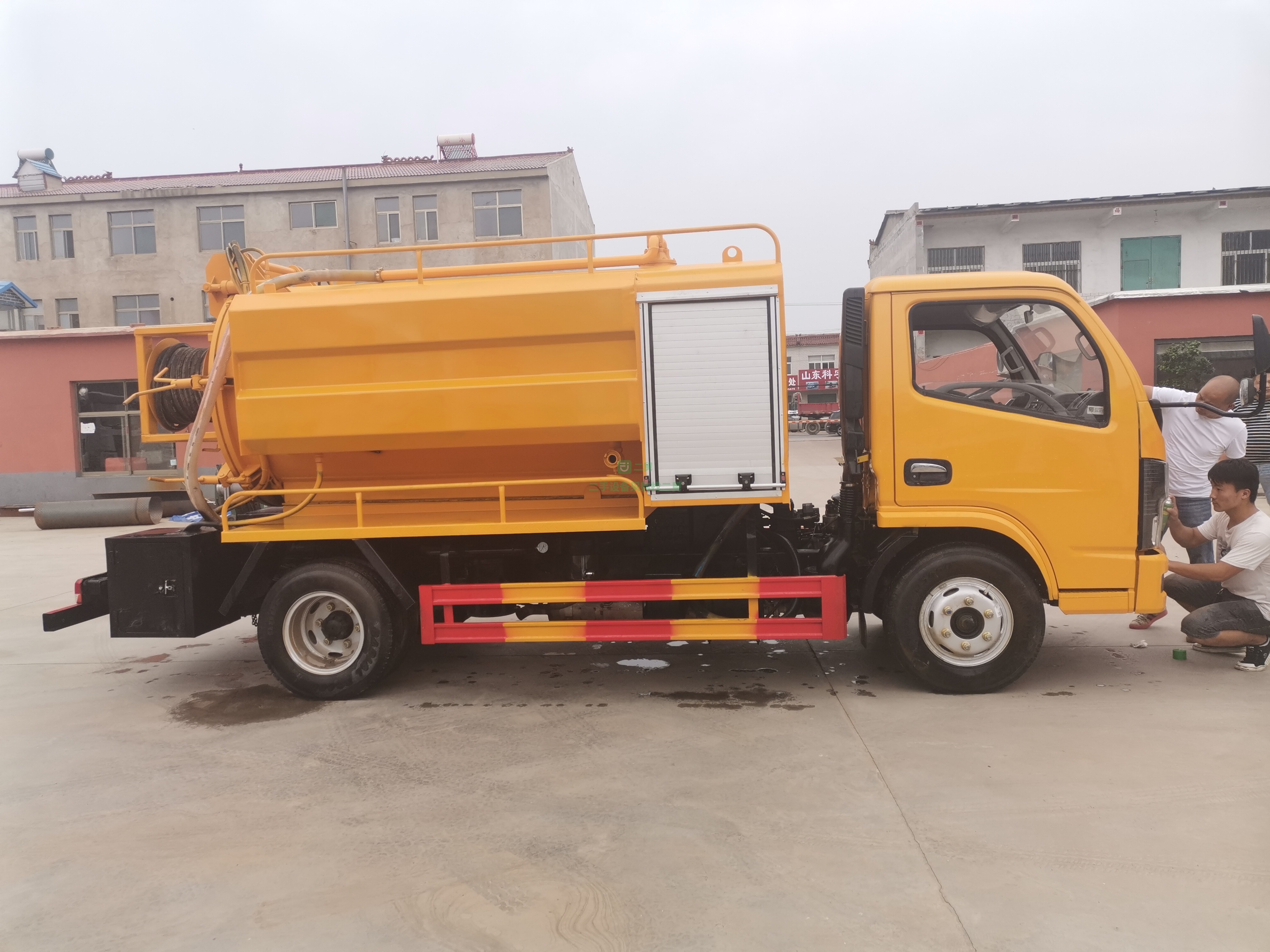 出售國六東風(fēng)多利卡D6清洗吸污車油循環(huán)吸污泵德國品浮高壓清洗泵60馬力高壓清洗管