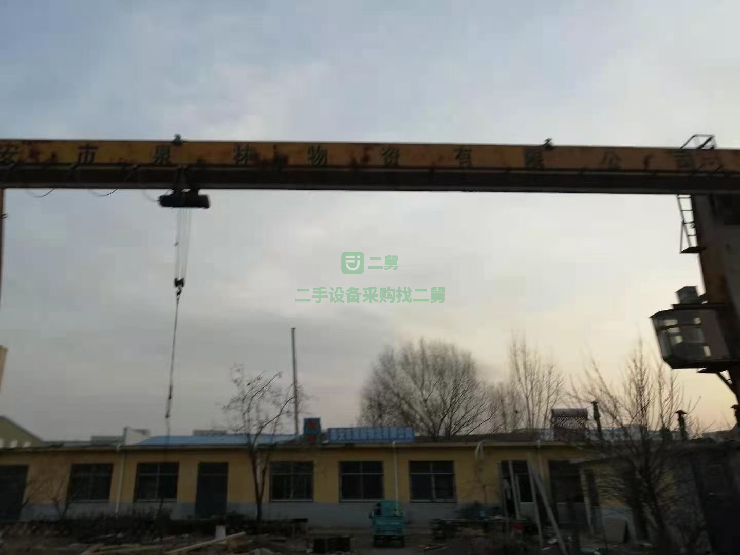 出售25噸加10噸偏掛龍門吊行車，跨度27米，雙懸各10米，有效起升高度9米