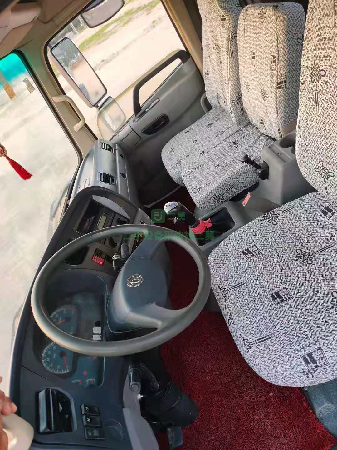 出售東風專用底盤12方灑水車可選裝霧炮機