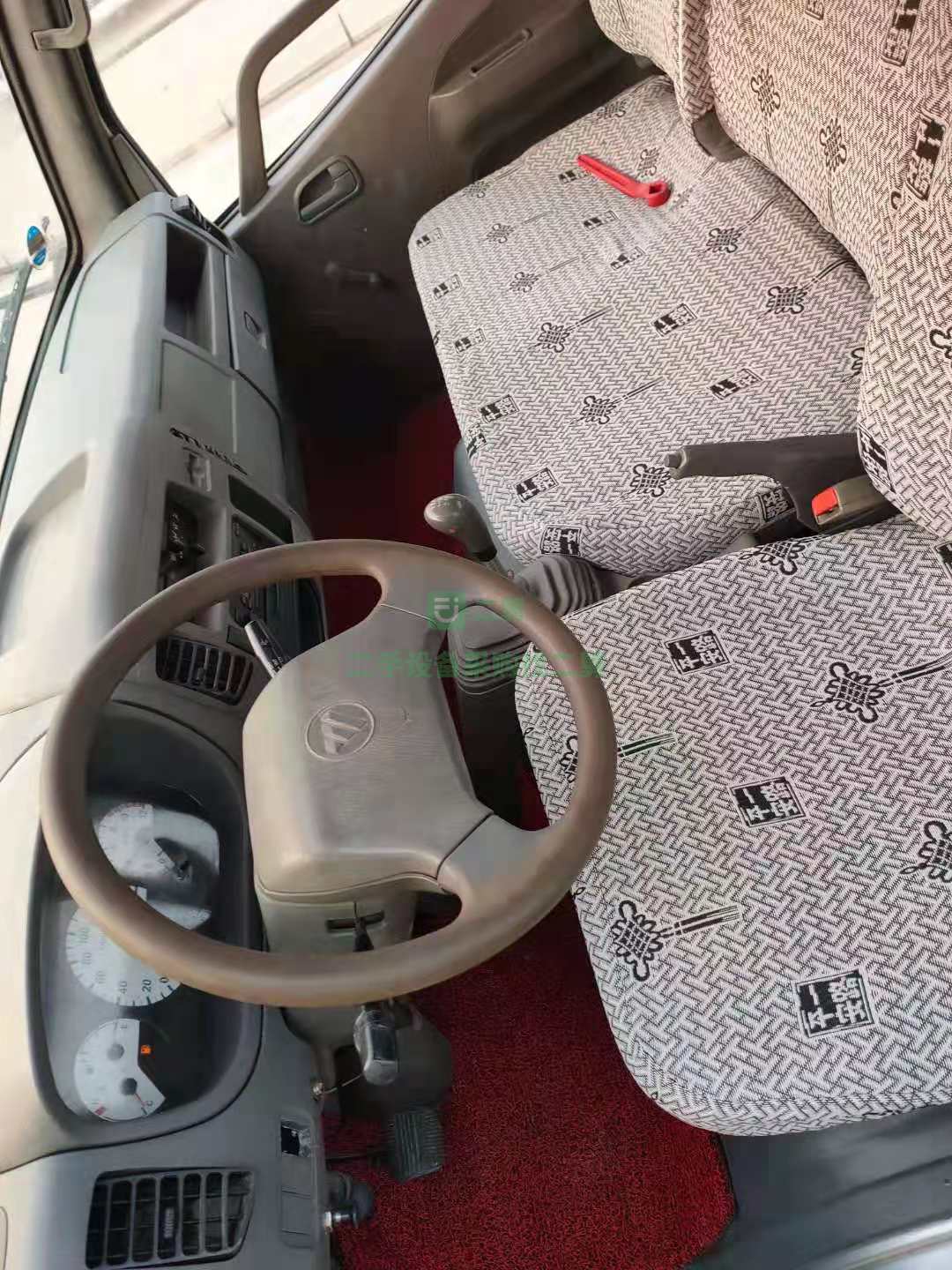 出售奧鈴底盤5立方灑水車配大柴498發(fā)動機(jī)