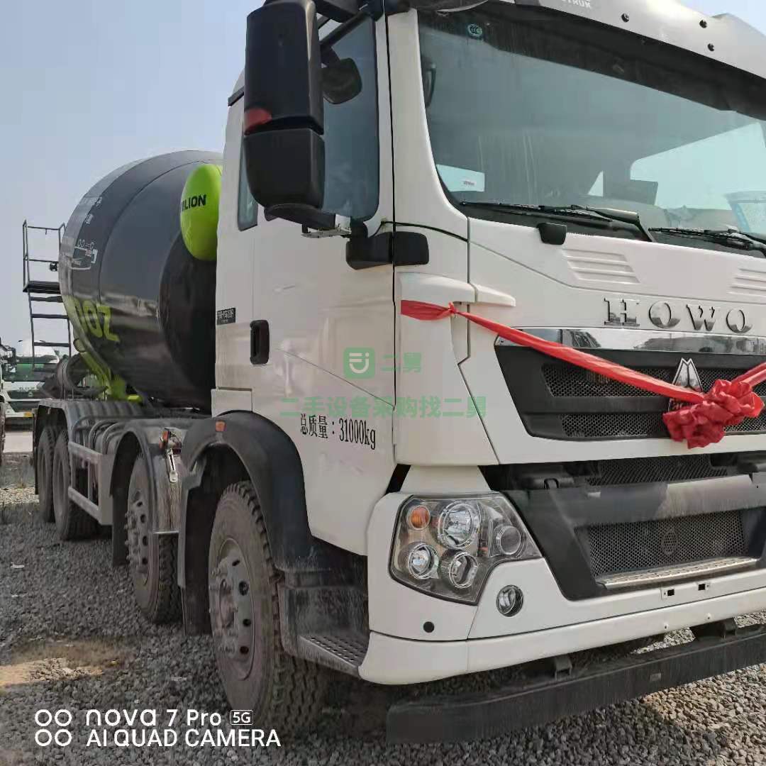 出售一臺豪沃輕量化大12方國六攪拌車，T5G 德國曼發動機