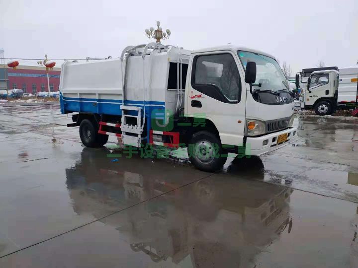 江淮國四掛桶10立方內(nèi)推鏟垃圾車手續(xù)齊全