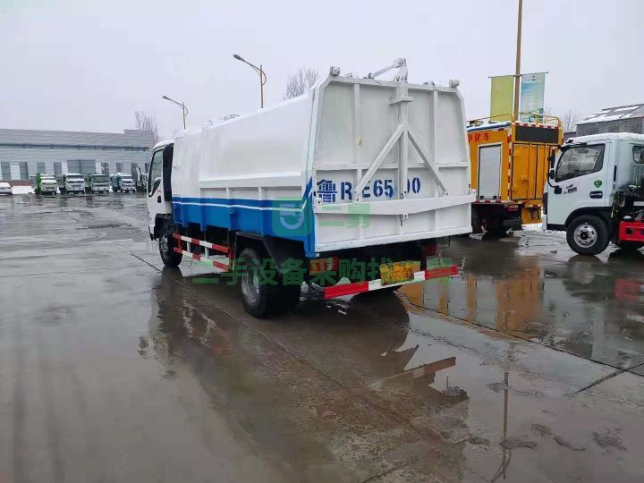 江淮國四掛桶10立方內(nèi)推鏟垃圾車手續(xù)齊全