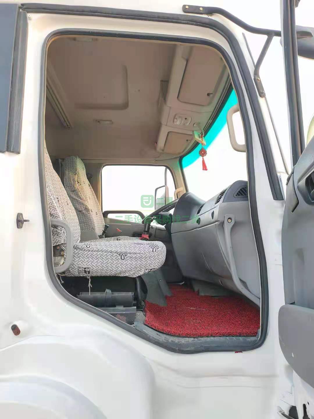 出售東風專用底盤12方灑水車可選裝霧炮機