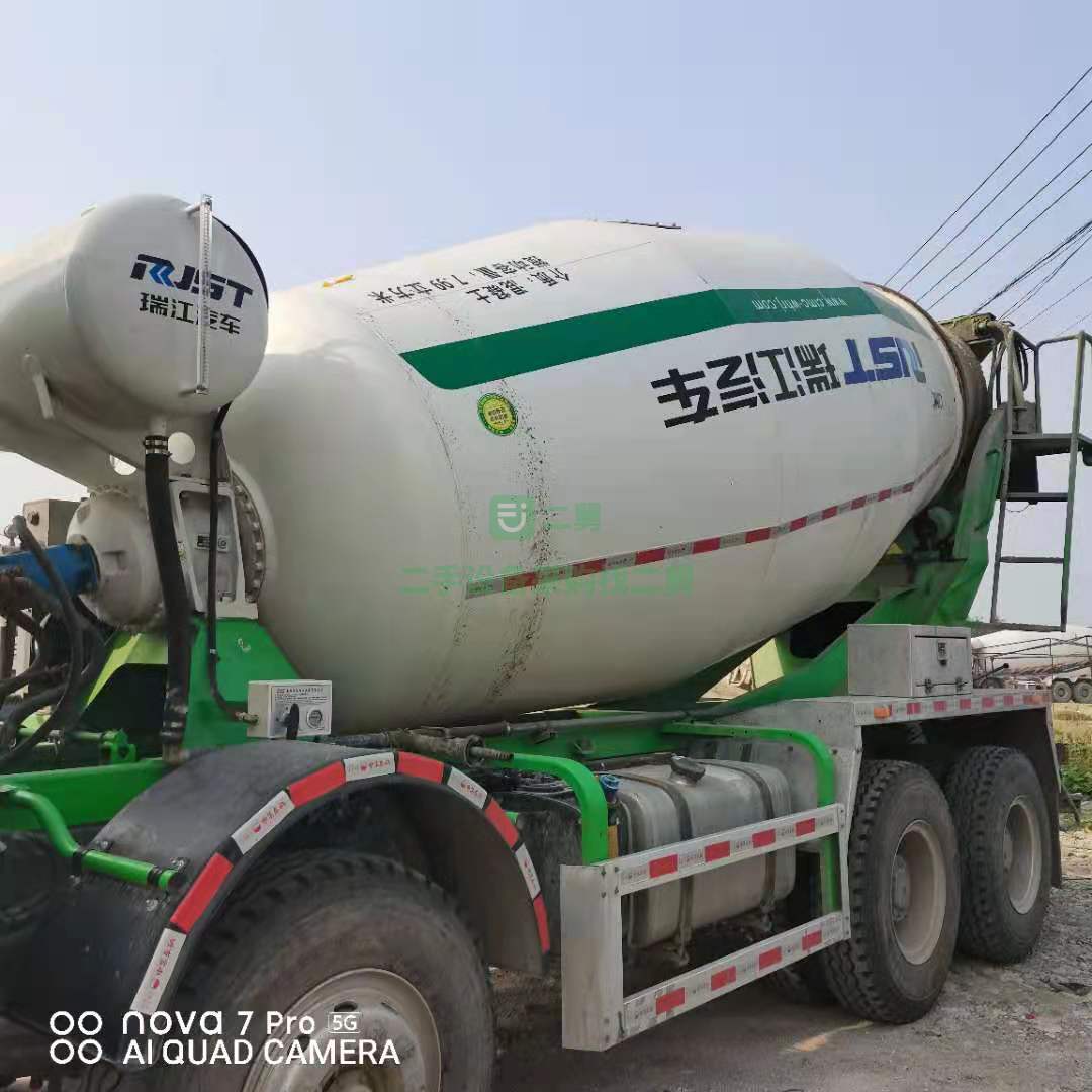 出售一臺20年8月豪沃輕量化攪拌車，TX 340馬力