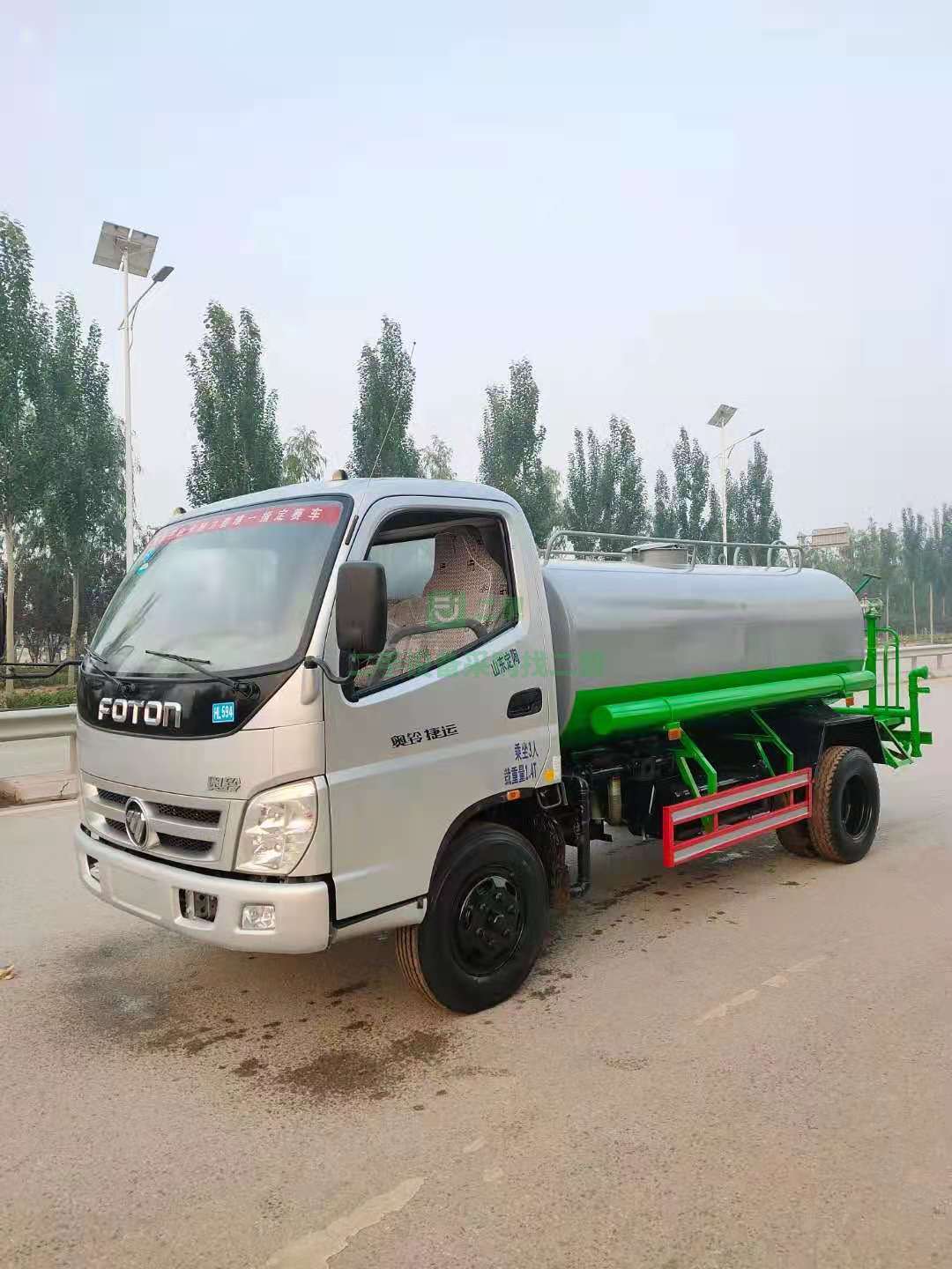 出售奧鈴底盤5立方灑水車配大柴498發(fā)動機(jī)