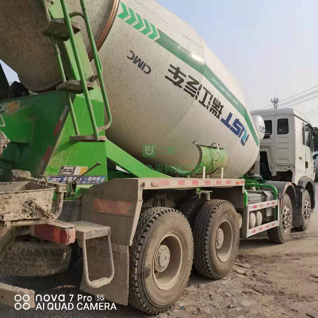 出售一臺20年8月豪沃輕量化攪拌車，TX 340馬力