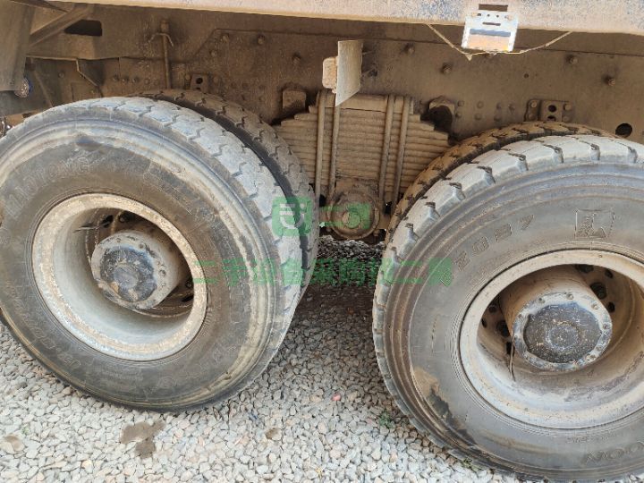 出售二手九成新的德龍X3000大箱8.6米自卸車