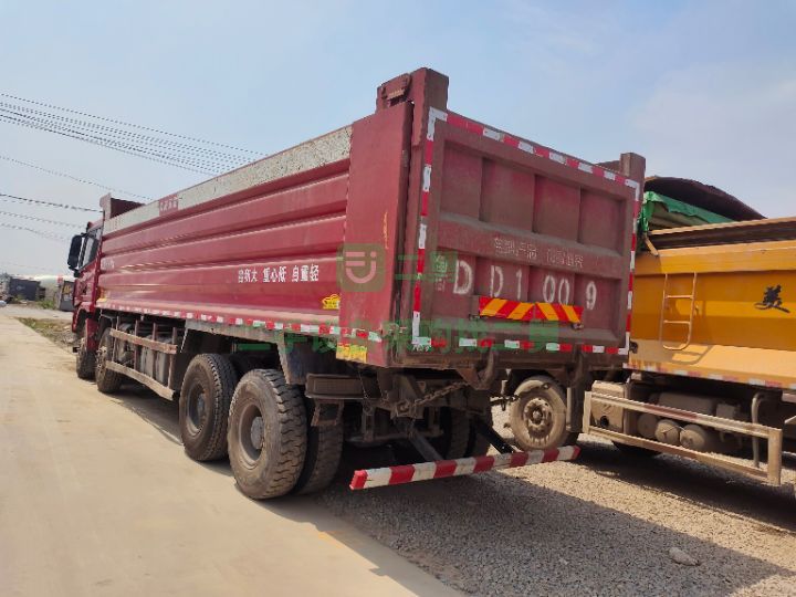 出售二手九成新的德龍X3000大箱8.6米自卸車
