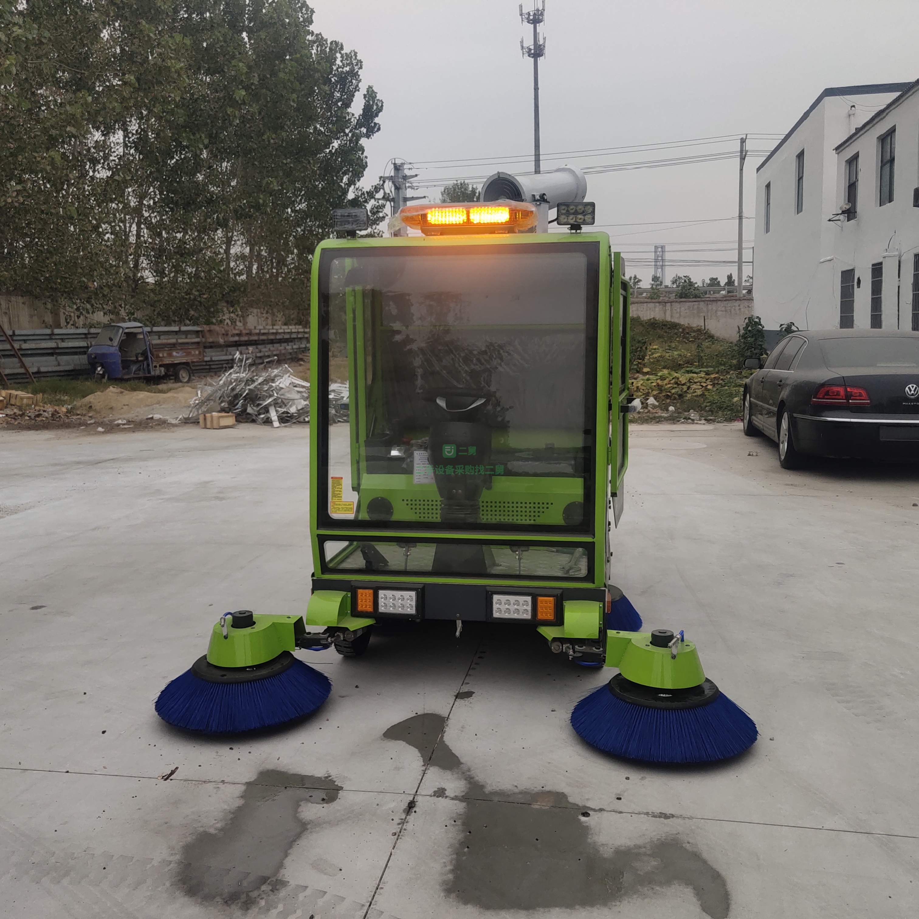 出售一臺新能源電動掃路車，清掃寬度2米