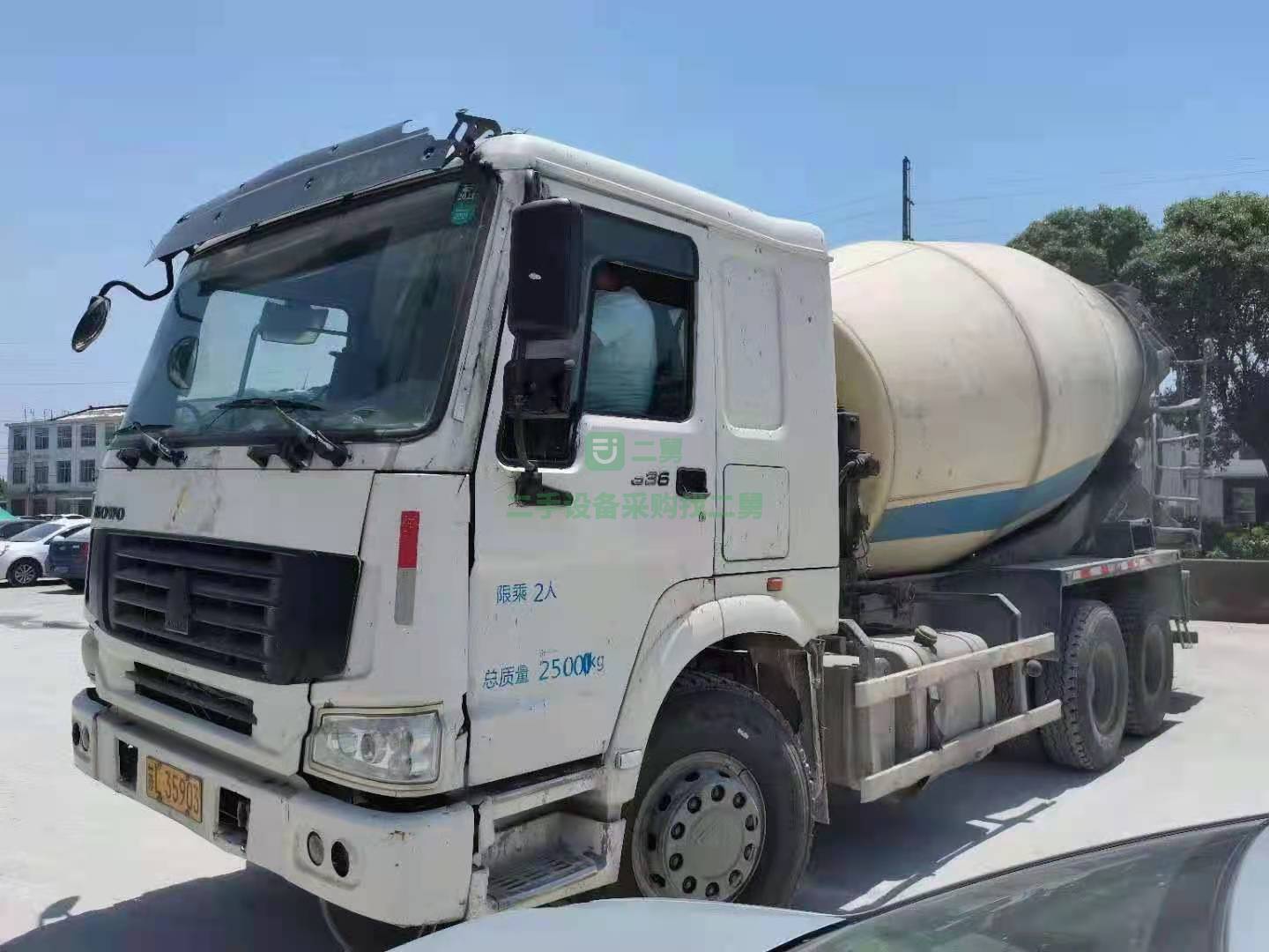 出售一臺11年3月豪沃14方攪拌車，審車保險到9月