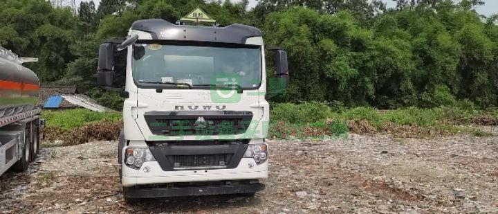 四川出售重汽豪沃國六后雙橋鋁合金運油車