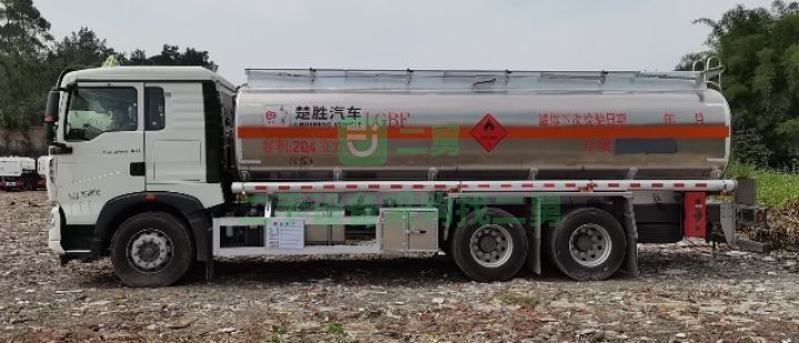 四川出售重汽豪沃國六后雙橋鋁合金運油車