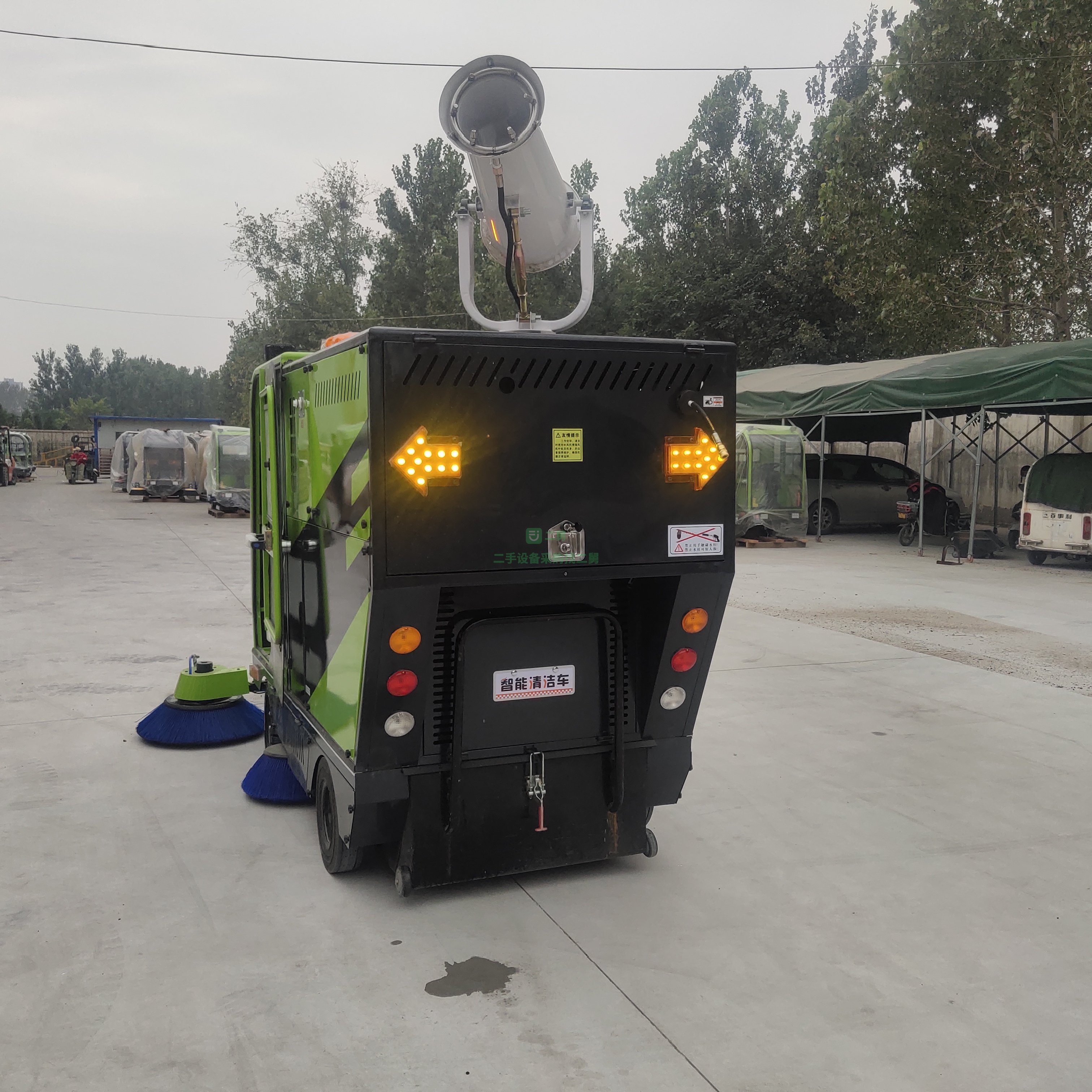出售一臺新能源電動掃路車，清掃寬度2米