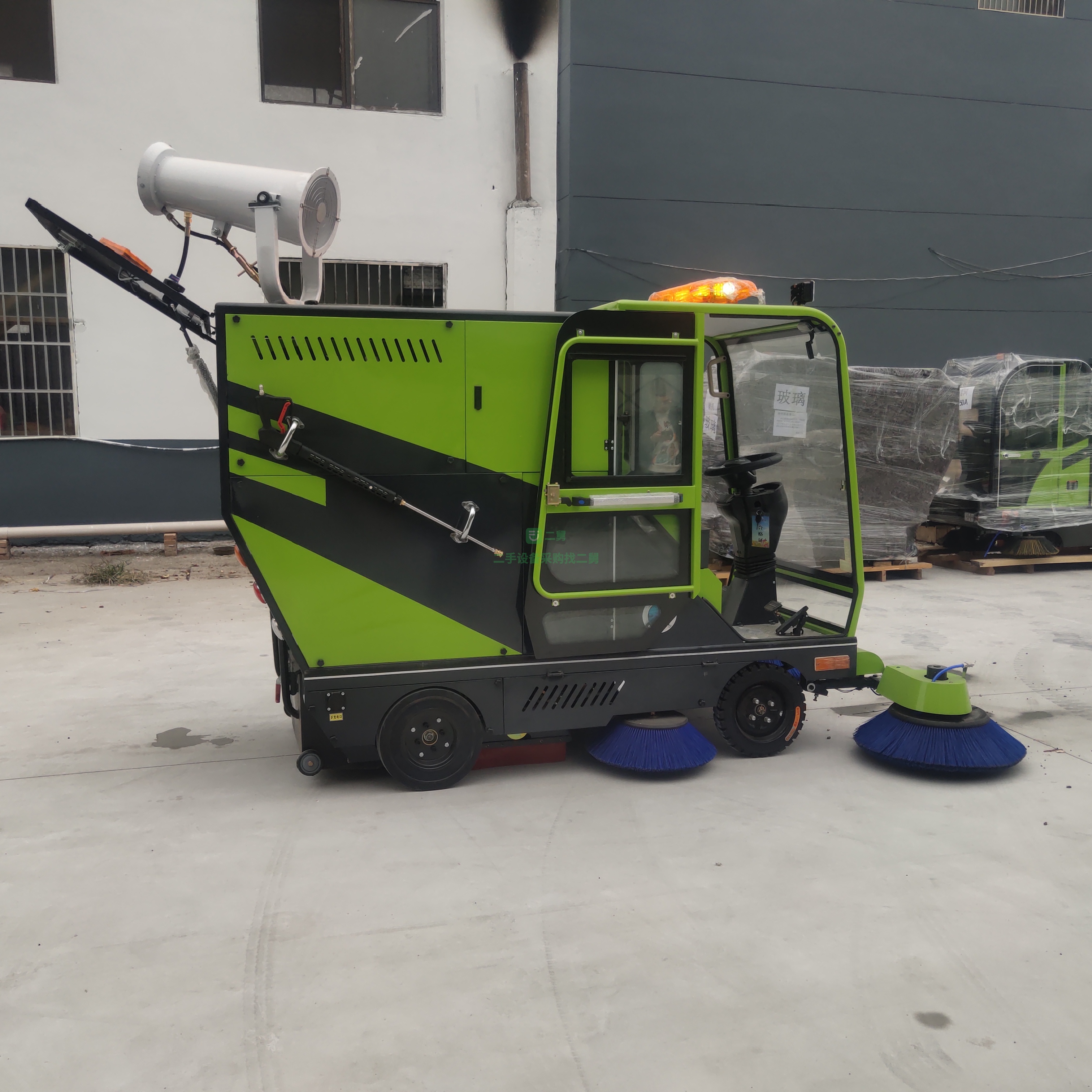 出售一臺新能源電動掃路車，清掃寬度2米