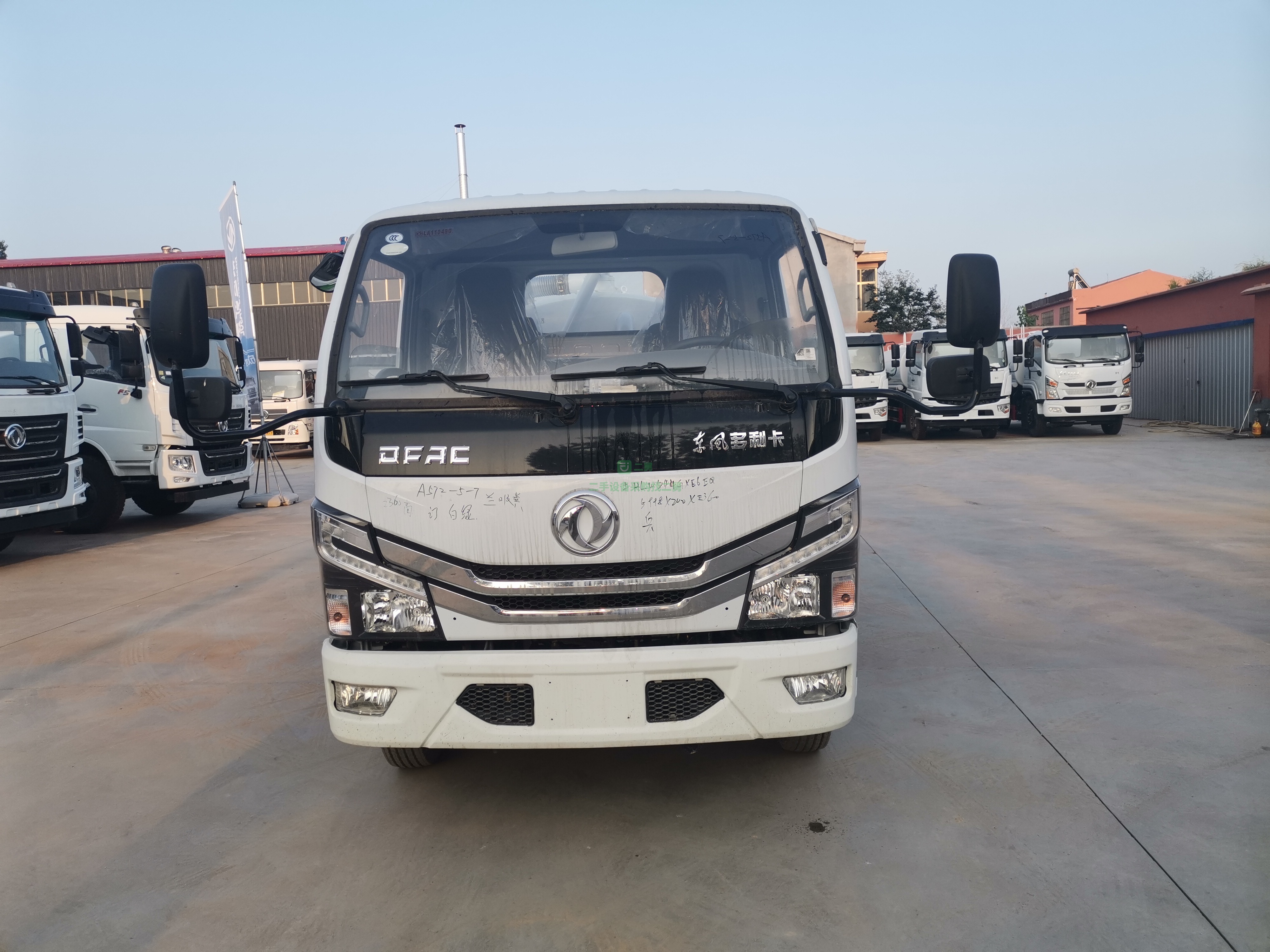 出售國六東風多利卡D6全柴發動機115馬力5方吸糞車