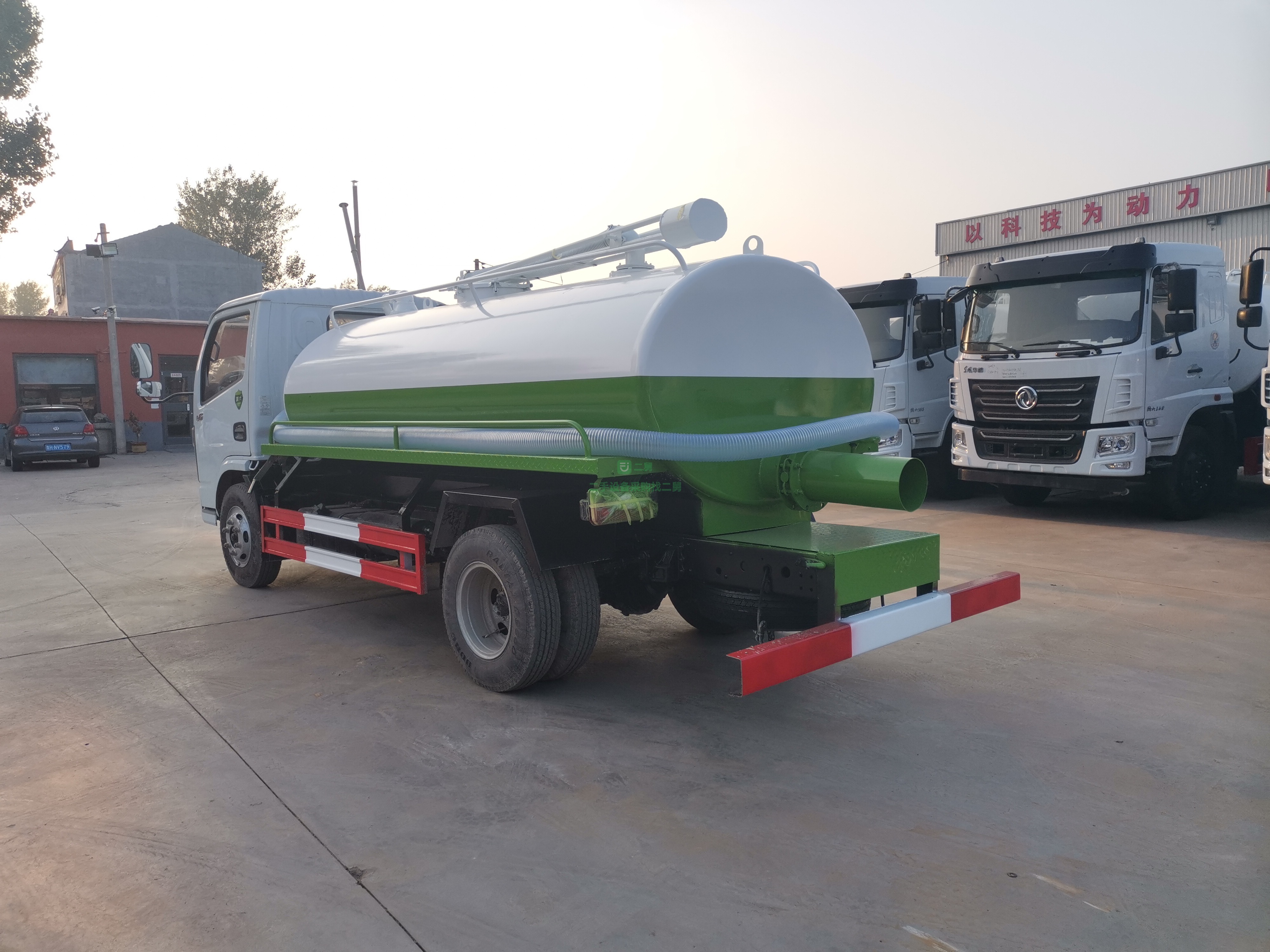 出售國六東風多利卡D6全柴發動機115馬力5方吸糞車