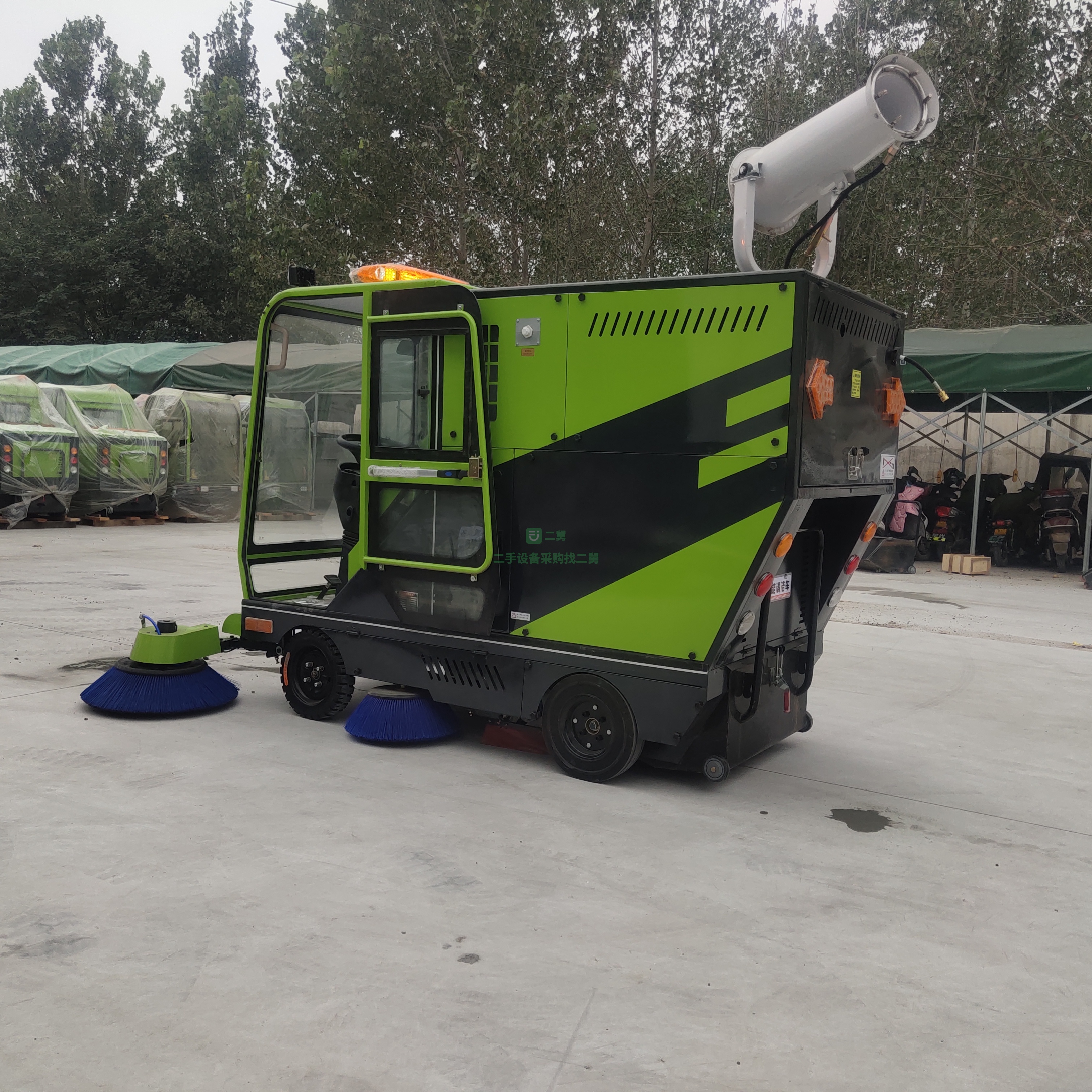 出售一臺新能源電動掃路車，清掃寬度2米
