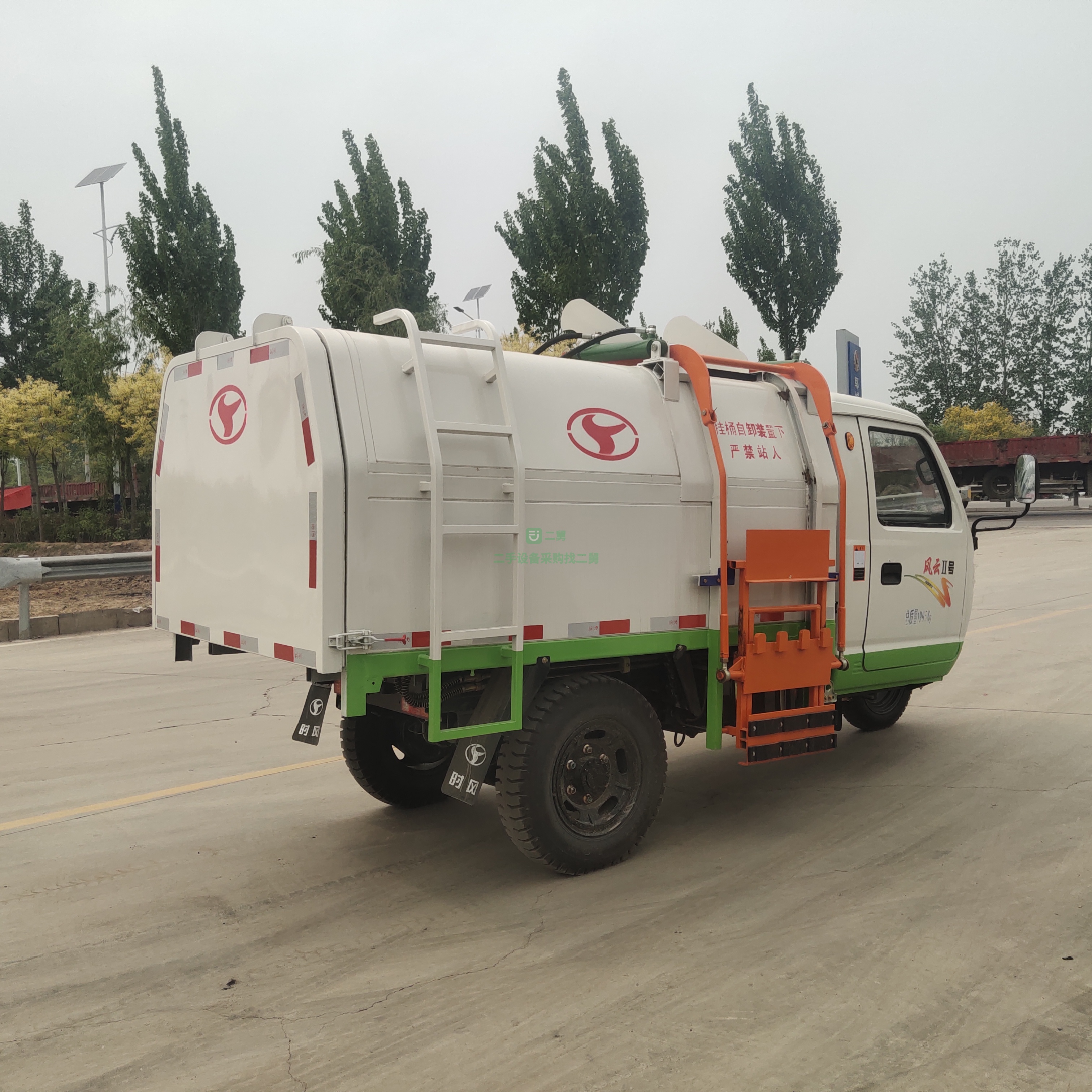 出售一臺掛桶式垃圾車   全柴發動機