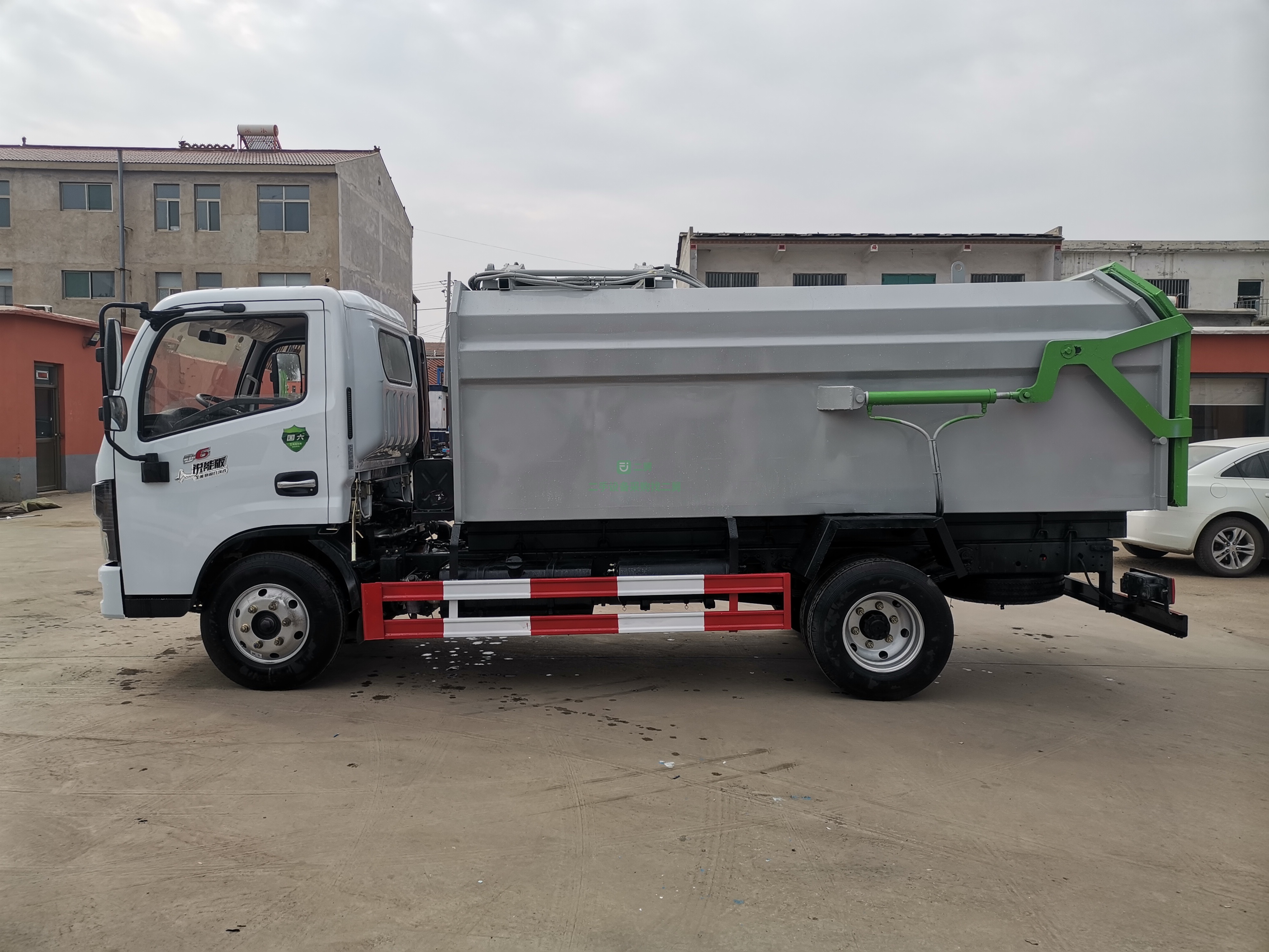 出售國六東風(fēng)多利卡掛桶垃圾車全柴發(fā)動機115馬力