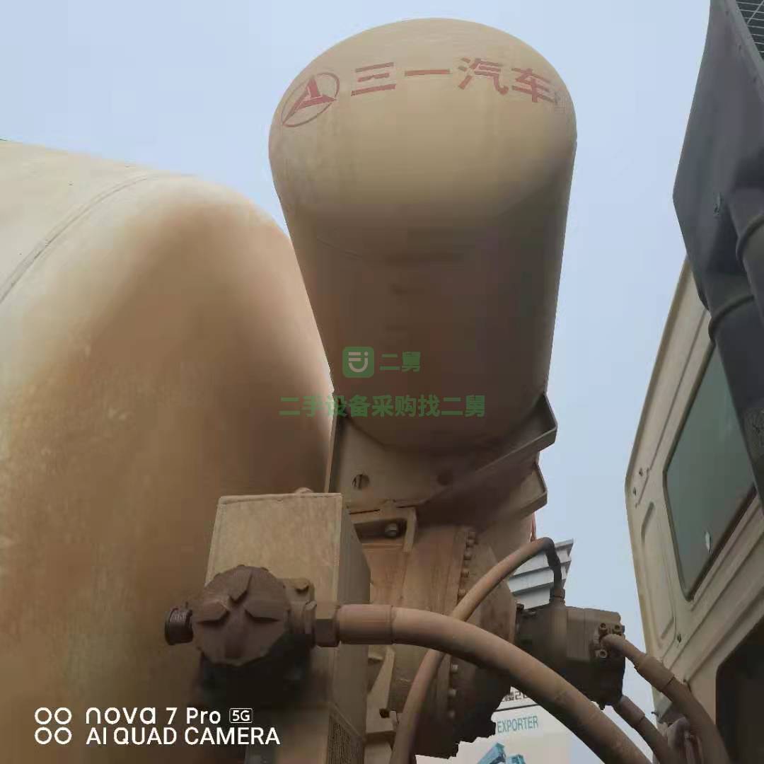 出售一臺18年豪沃國五大20方攪拌車，三一上裝