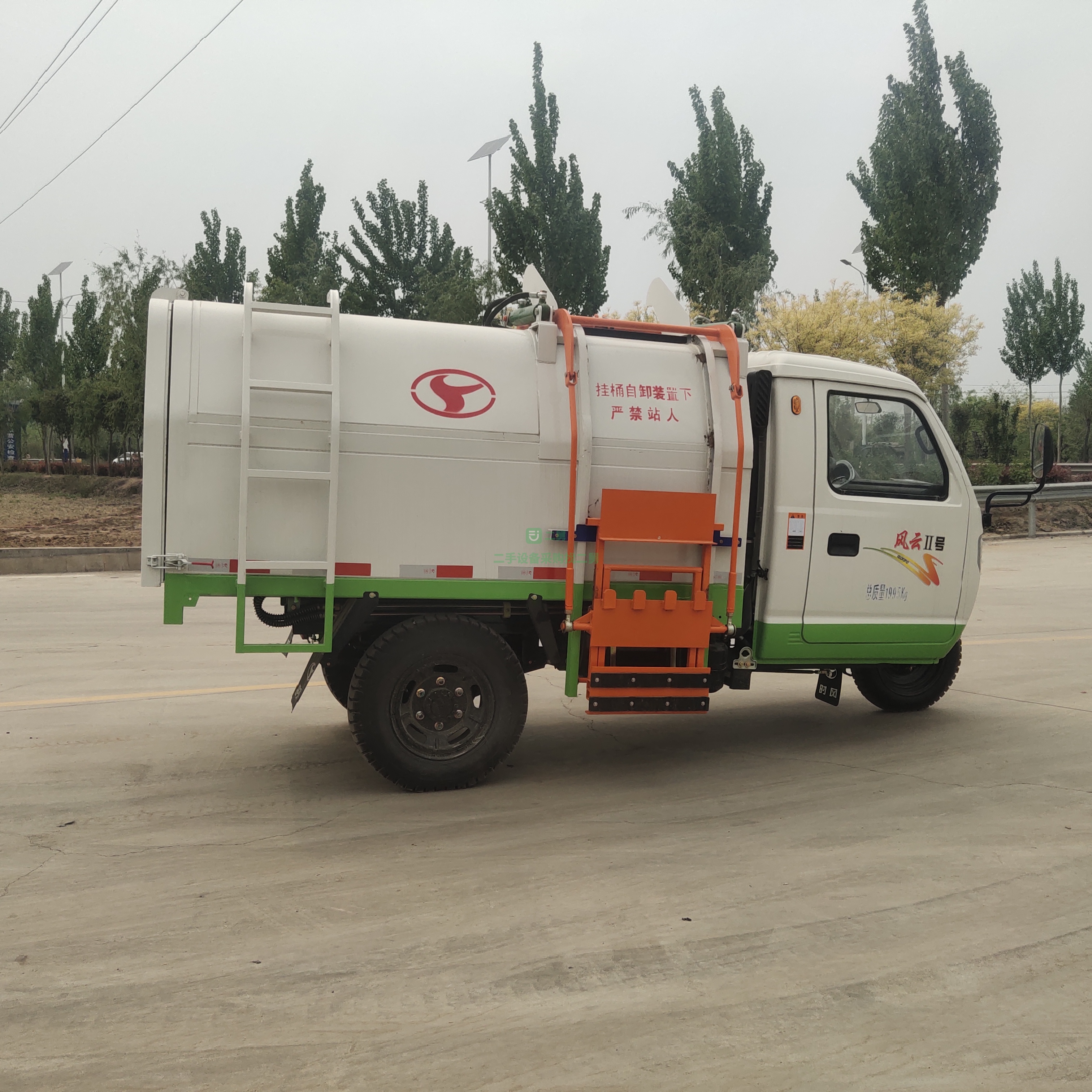 出售一臺掛桶式垃圾車   全柴發動機