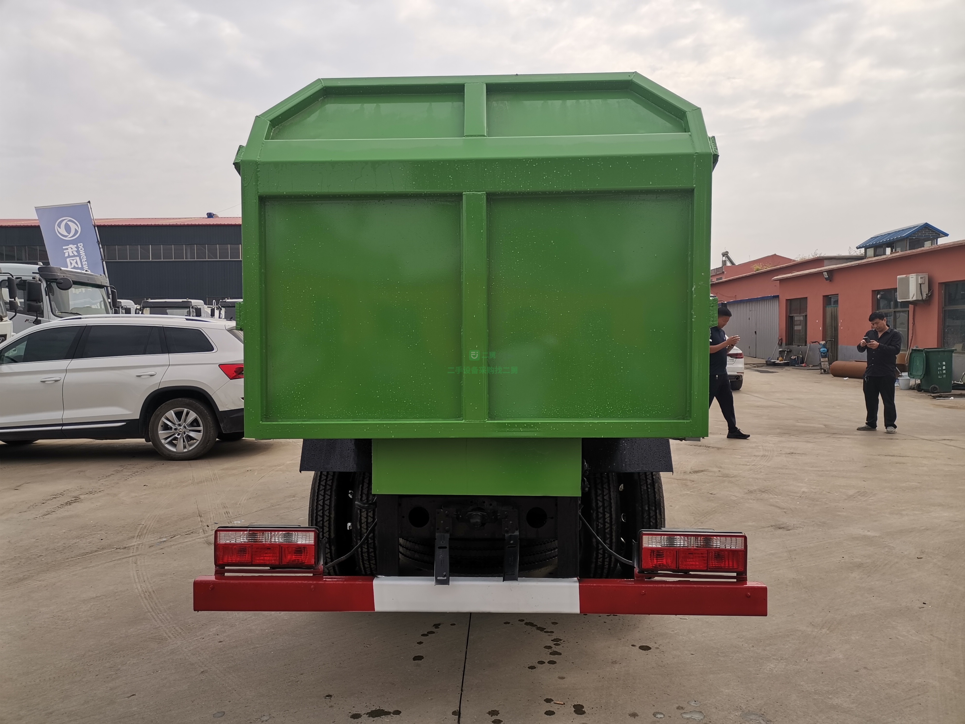 出售國六東風(fēng)多利卡掛桶垃圾車全柴發(fā)動機115馬力