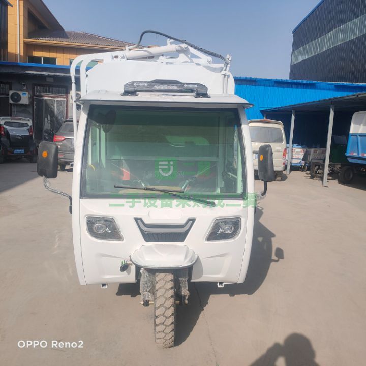 出售一臺新能源三輪四立方掛桶垃圾車