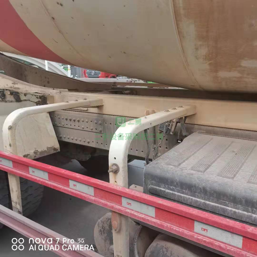出售一臺18年豪沃國五大20方攪拌車，三一上裝
