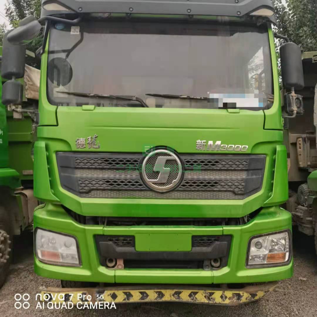 出售一臺17年11月德龍5.6米大箱自卸車，配備海沃頂