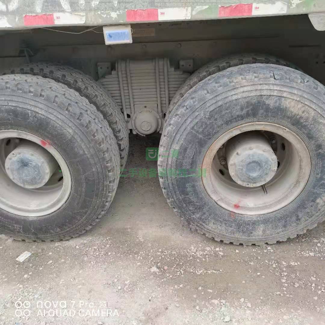 出售一臺17年11月德龍5.6米大箱自卸車，配備海沃頂