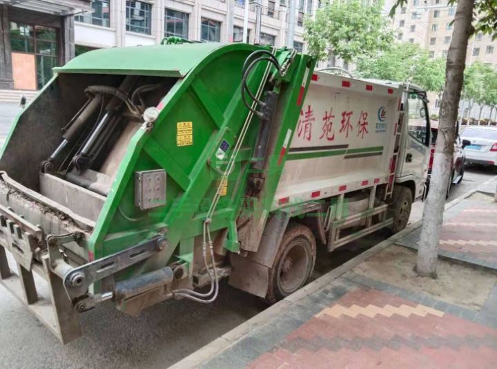 出售19年的藍牌凱馬濰柴動力4方壓縮垃圾車