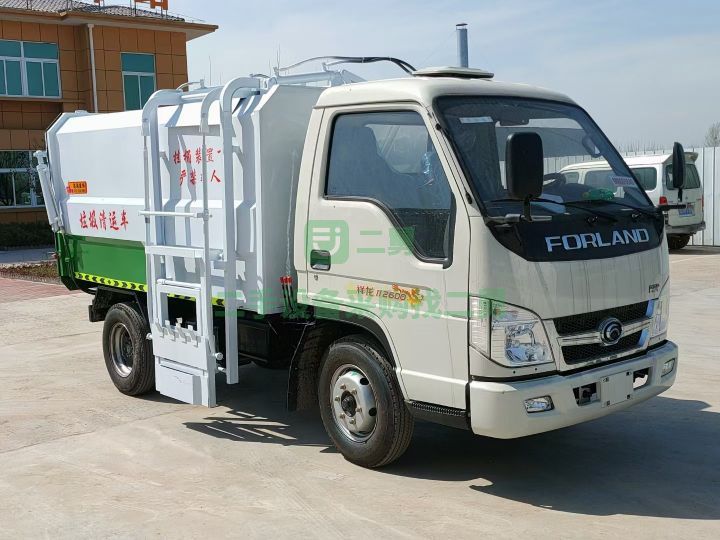 出售一臺福田全柴五立方掛桶自卸式垃圾車